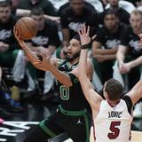 Los Celtics aplastan al Heat y recuperan la ventaja en su serie de primera ronda