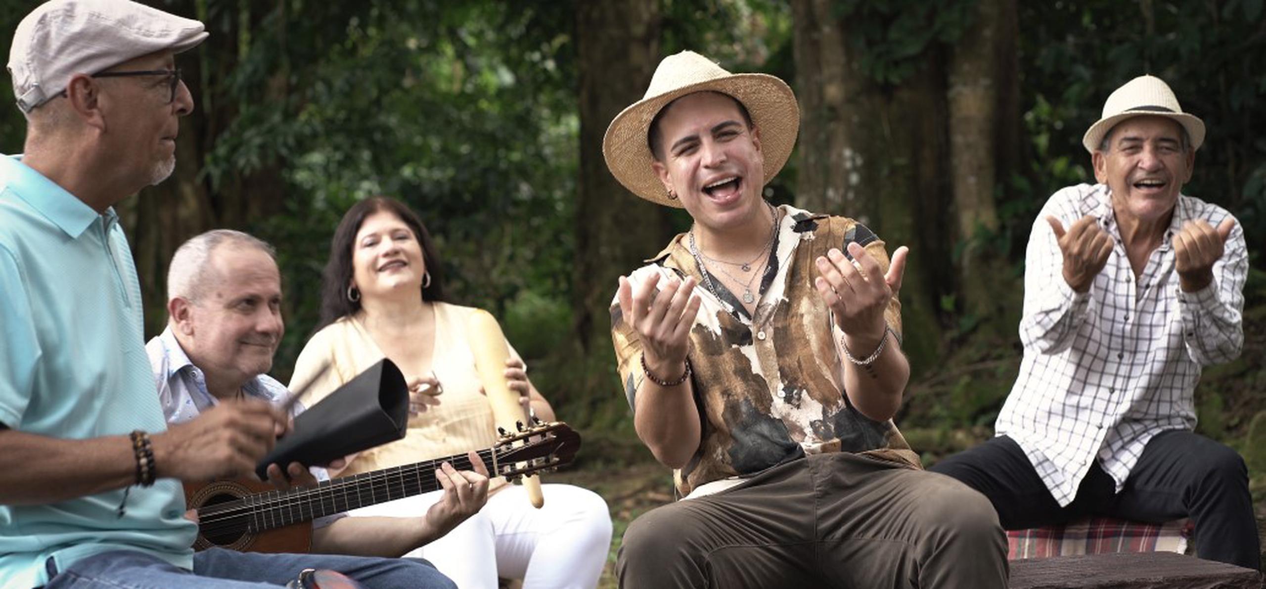 La canción que da vida a la campaña publicitaria, titulada “Mi pueblo”, fue escrita por el destacado compositor Ramón Rodríguez.