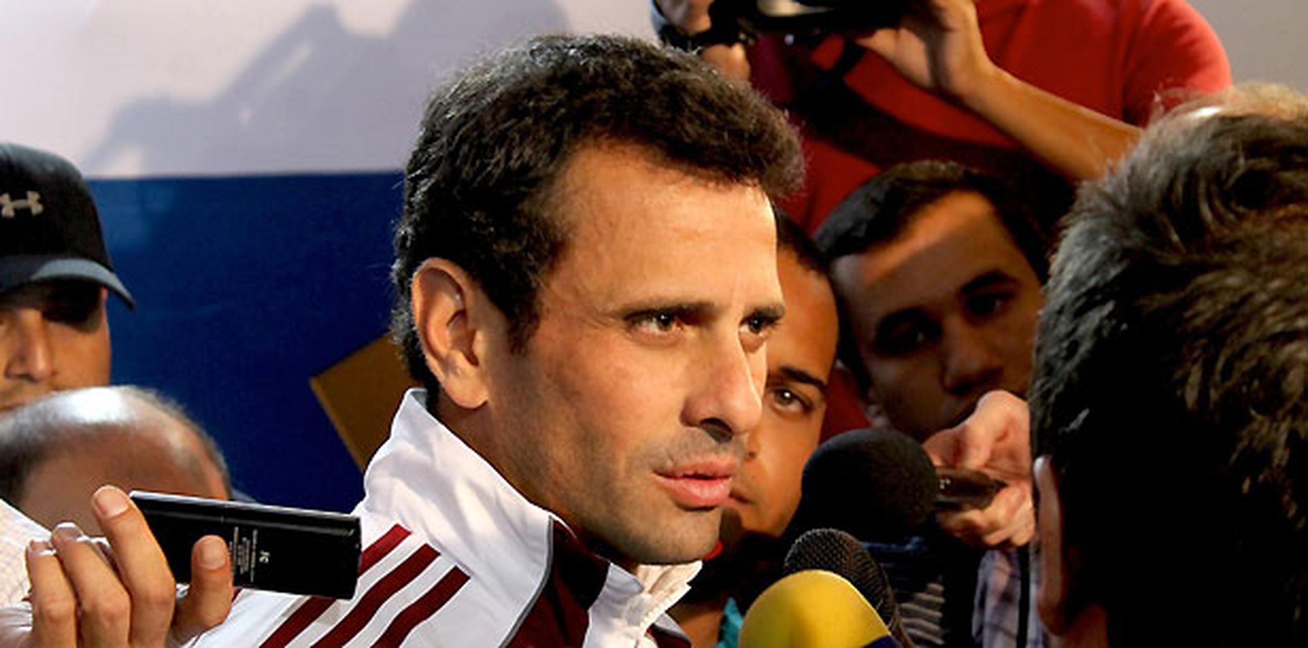 El líder opositor Henrique Capriles sostiene que él ganó los comicios del 14 de abril y aunque pidió inicialmente un recuento total de la votación, dijo estar por lo pronto conforme con la auditoría. (AFP / Comando Simón Bolivar)
