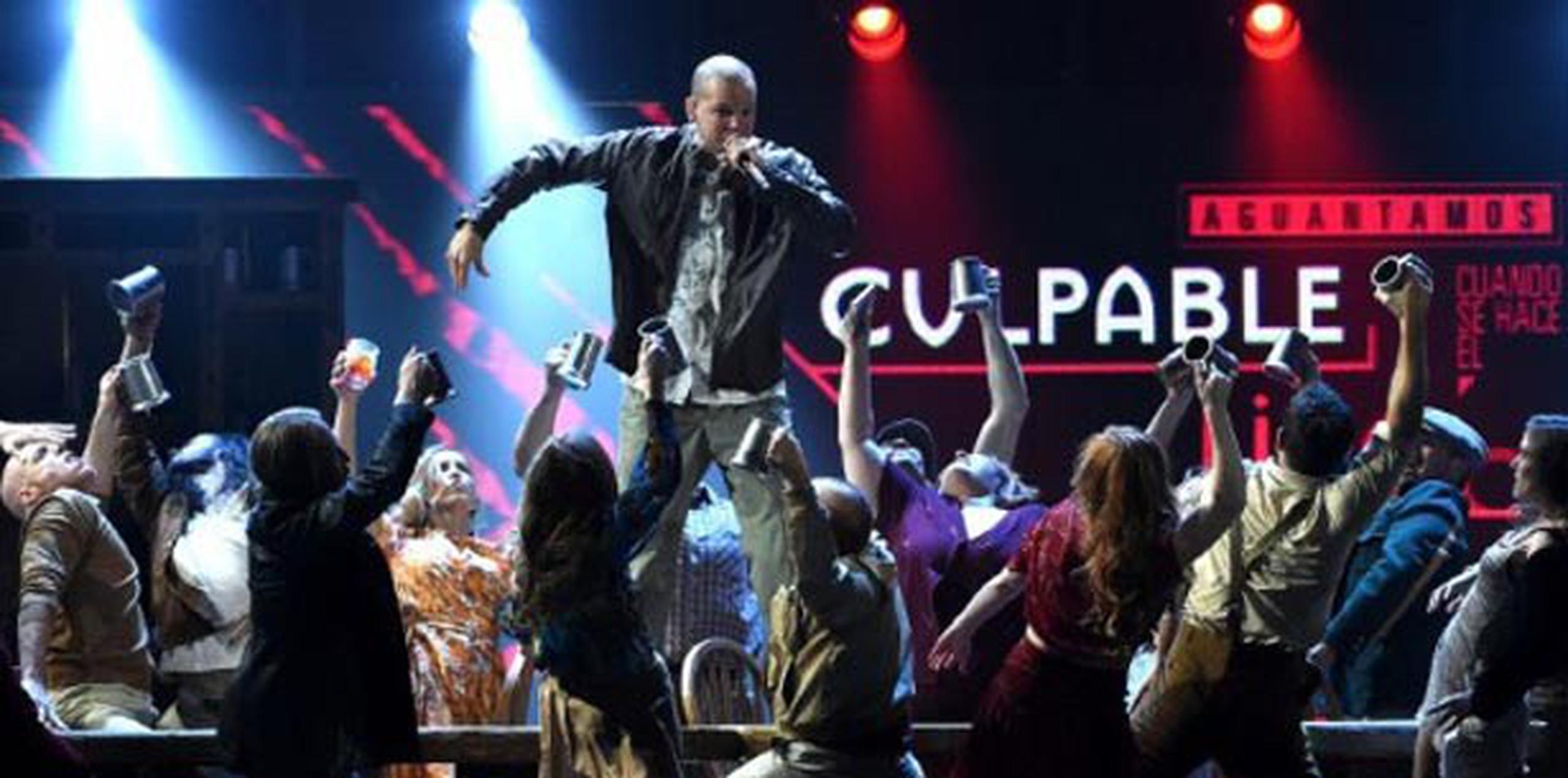 La apertura de los premios Latin Grammy (Univisión), que comenzó con 15 minutos de demora debido al discurso de Obama, estuvo a cargo de Calle 13.