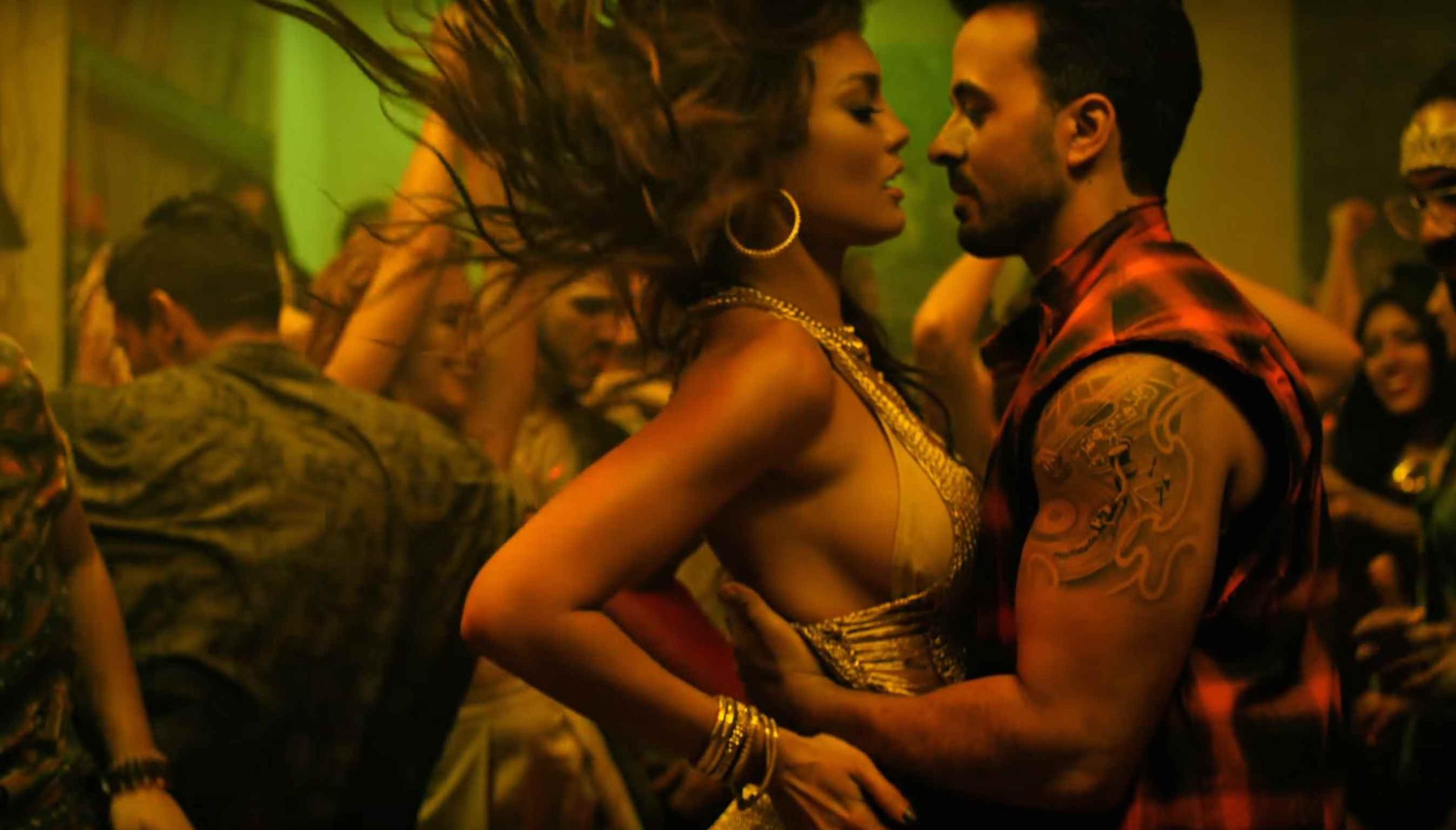 Luis Fonsi en una escena del vídeo de la canción Despacito junto a Zuleyka Rivera. (Suministrada)
