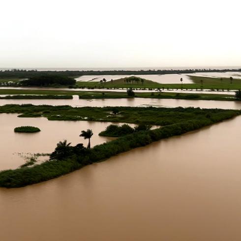 Desde un helicóptero: mira cómo creció el río La Plata
