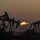 Firmas petroleras reportan ganancias récord en plena crisis