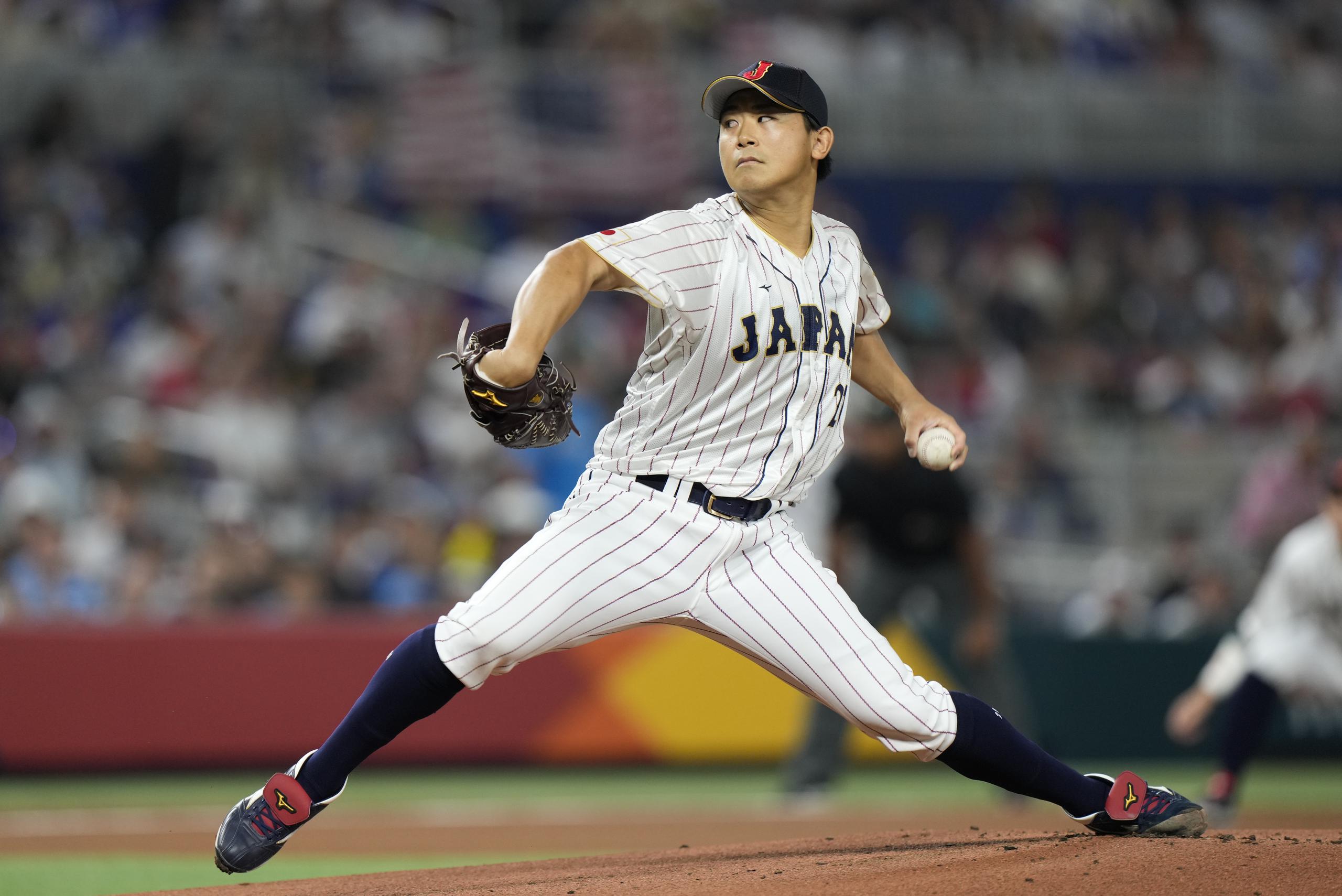 El pitcher japonés Shōta Imanaga, aquí lanzando ante Estados Unidos en la final del Clásico Mundial de Béisbol, es uno de los nuevos disponibles para firmar en Estados Unidos.