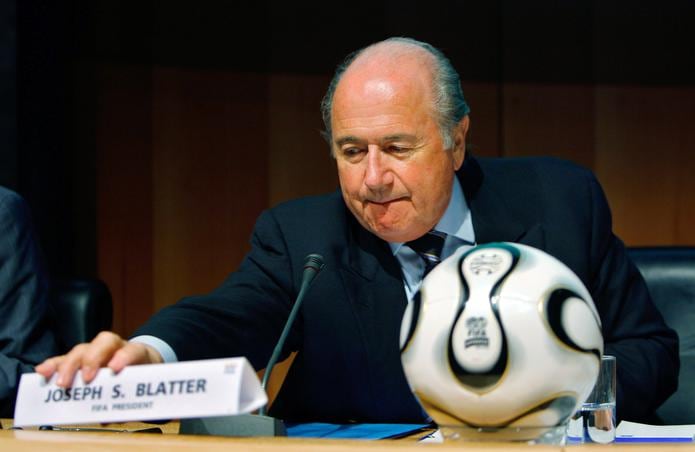 Joseph Blatter comprometió a la FIFA con un contrato de arrendamiento con el dueño del edificio, la aseguradora suiza Swiss Life, que requiere pagar $360 millones hasta el 2045 por encima de las tasas del mercado.