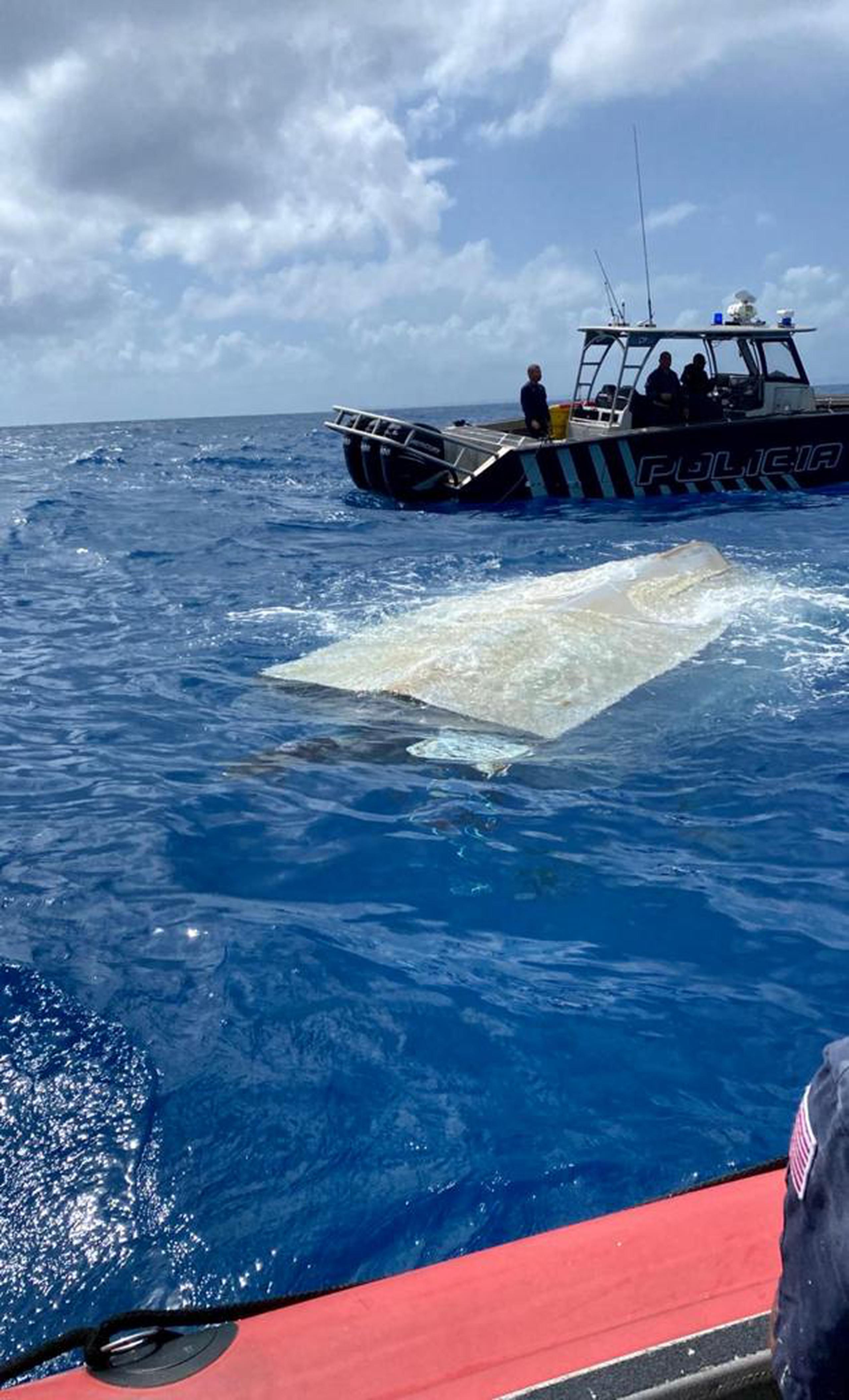 El lancha Aquasport de 17 pies de eslora fue encontrada hundida en ruta hacia la isla de Culebra.