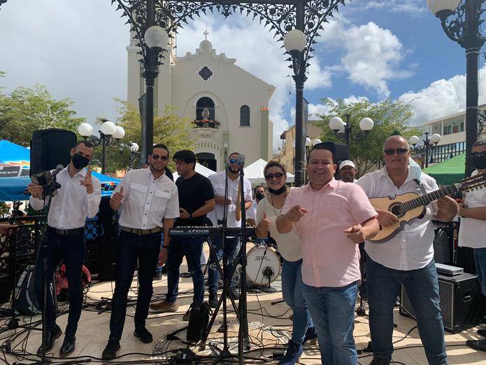 Luis Daniel Colón le lleva música al pueblo de Barranquitas.