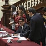 Congreso de Perú destituye, por su parte, al presidente por “permanente incapacidad moral” 