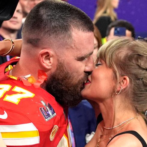 ¡El beso del momento! Taylor Swift y Travis Kelce se roban el show en el Super Bowl