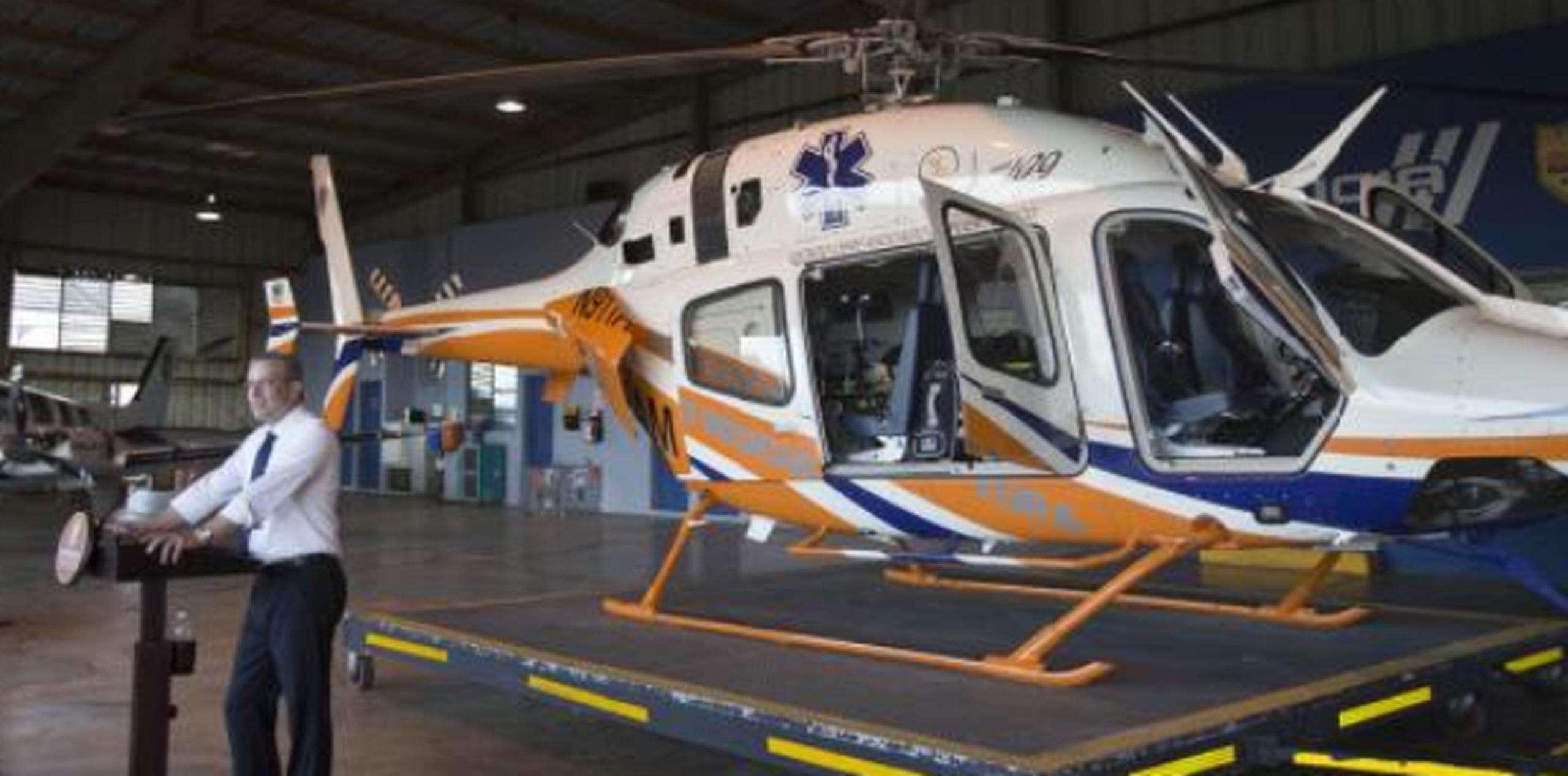 El entonces gobernador Alejandro García Padilla daba detalles sobre la compra del helicóptero, que ahora se busca operar como APP. (Archivo)