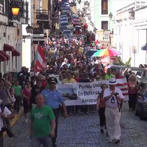 Ciudadanos marchan a Fortaleza en contra de la APP
