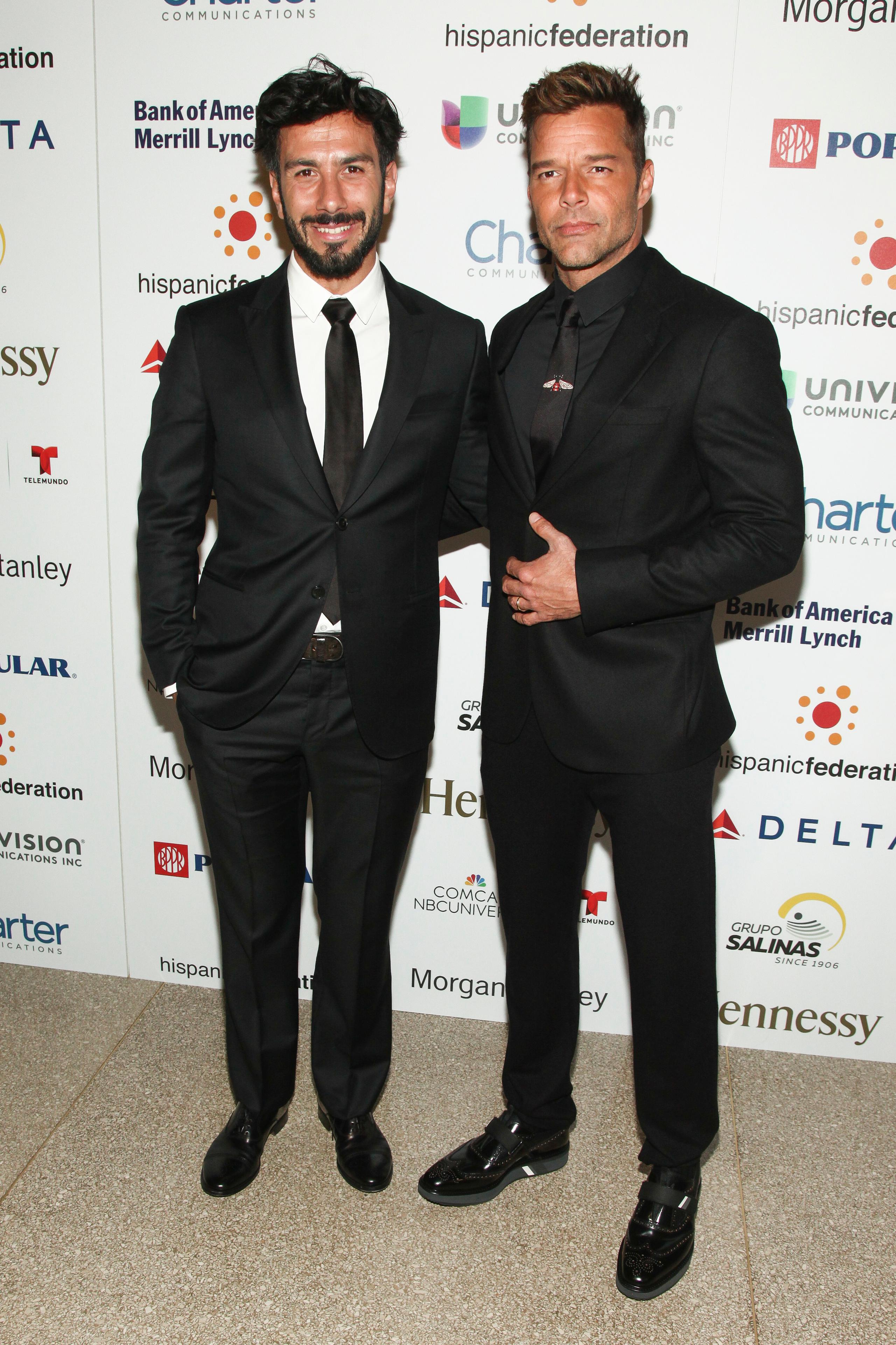 Ricky Martin llegó a la ceremonia acompañado por su esposo, el artista visual sirio Jwan Yosef. (Andy Kropa / Invision / AP)