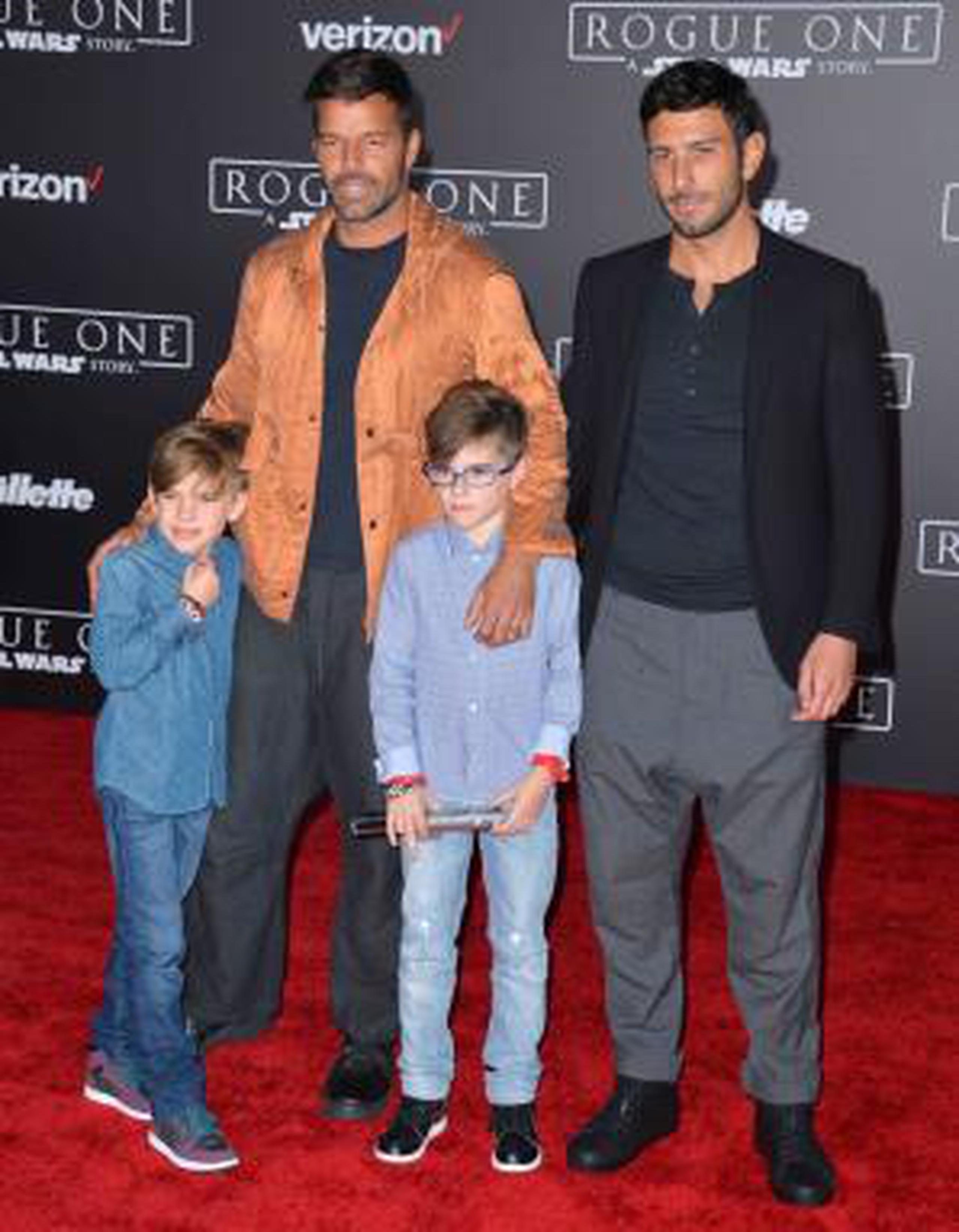 Ricky Martin, su esposo Jwan Yosef, y sus hijos Valentino y Matteo. (Shutterstock)