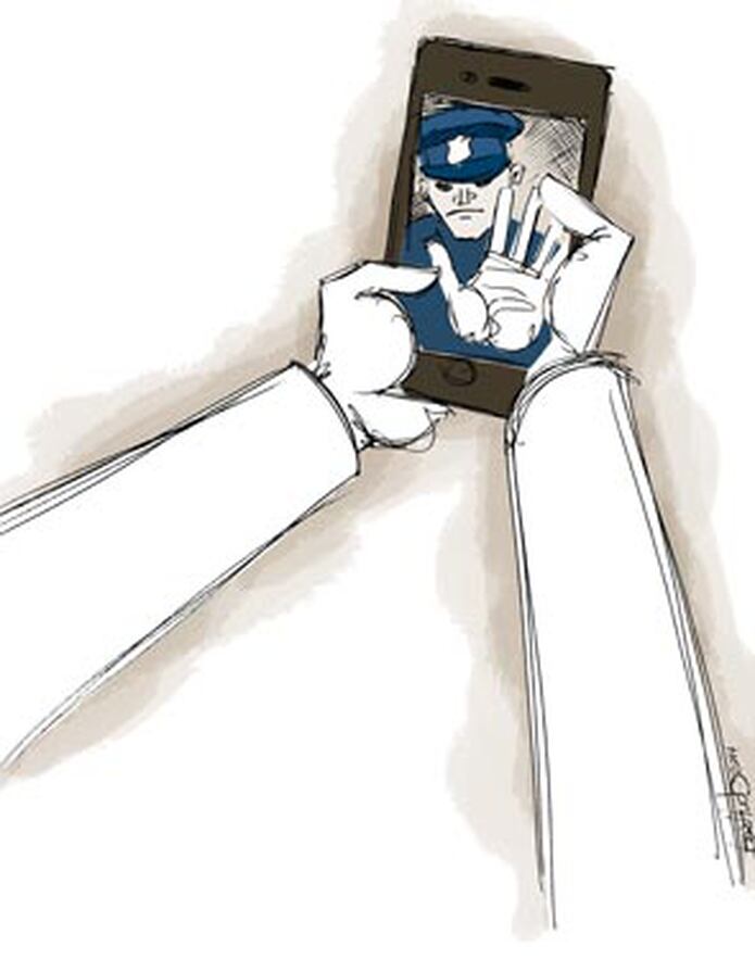ACLU denuncia que le confiscan los celulares a la gente cuando graban. (jhudo@primerahora.com)