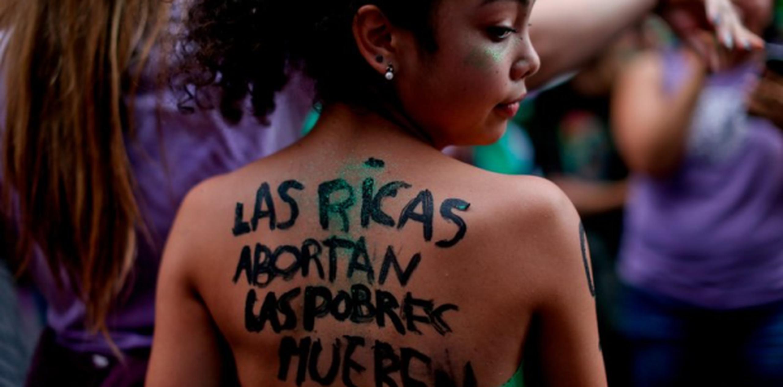 Aunque Macri se manifestó en contra de la interrupción voluntaria del embarazo se comprometió a no vetar la norma en caso de que sea aprobada, lo que por el momento es incierto. (AP)

