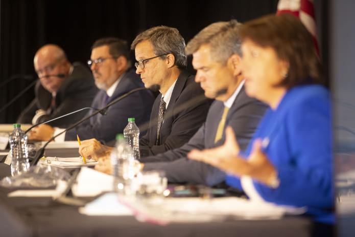 La Junta de Supervisión Fiscal durante una reunión realizada en Nueva York.