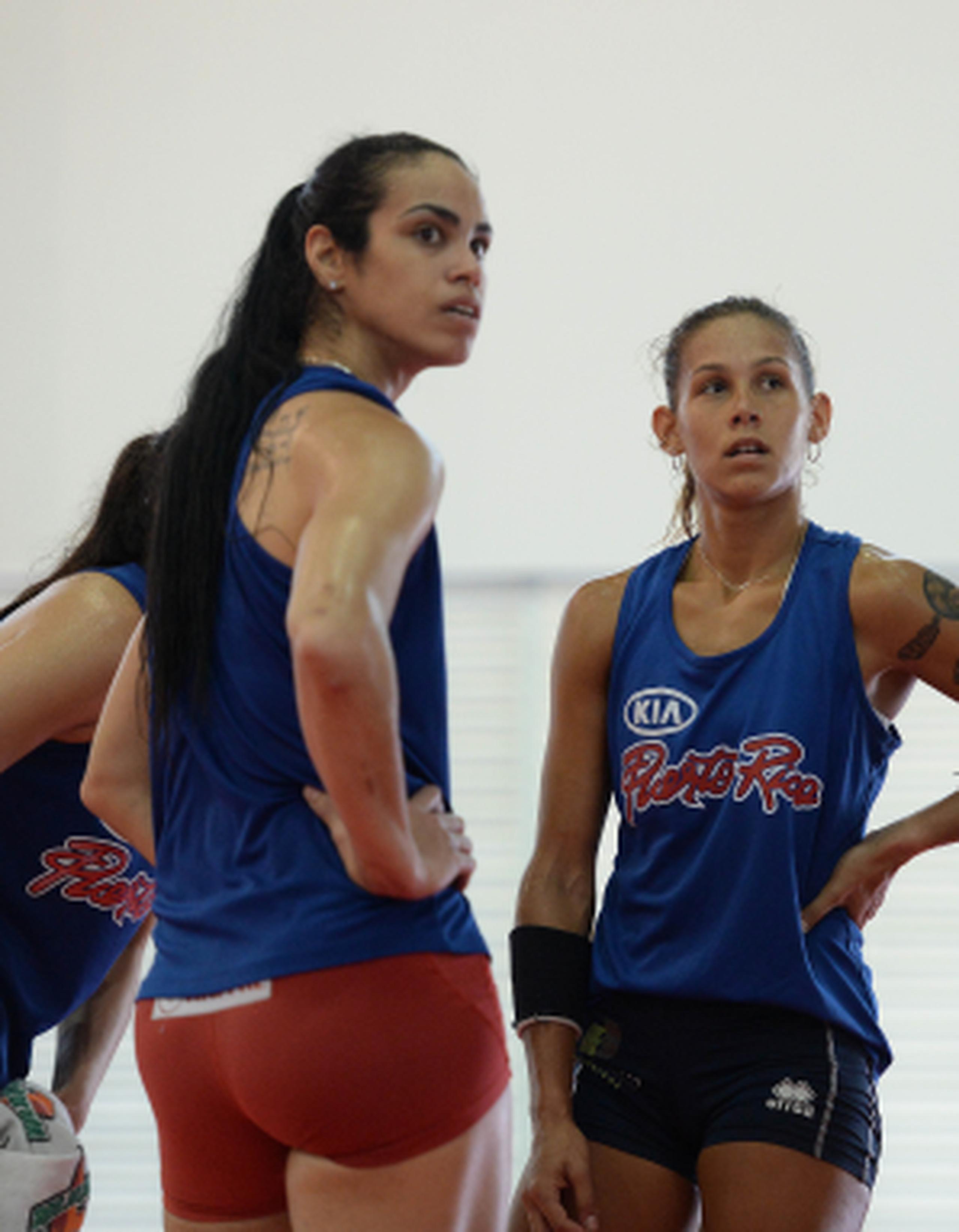 Jetzabel del Valle (izq.) es la líder de bloqueos de todos los tiempos en la Liga de Voleibol Superior Femenino (LVSF). (ana.abruna@gfrmedia.com)