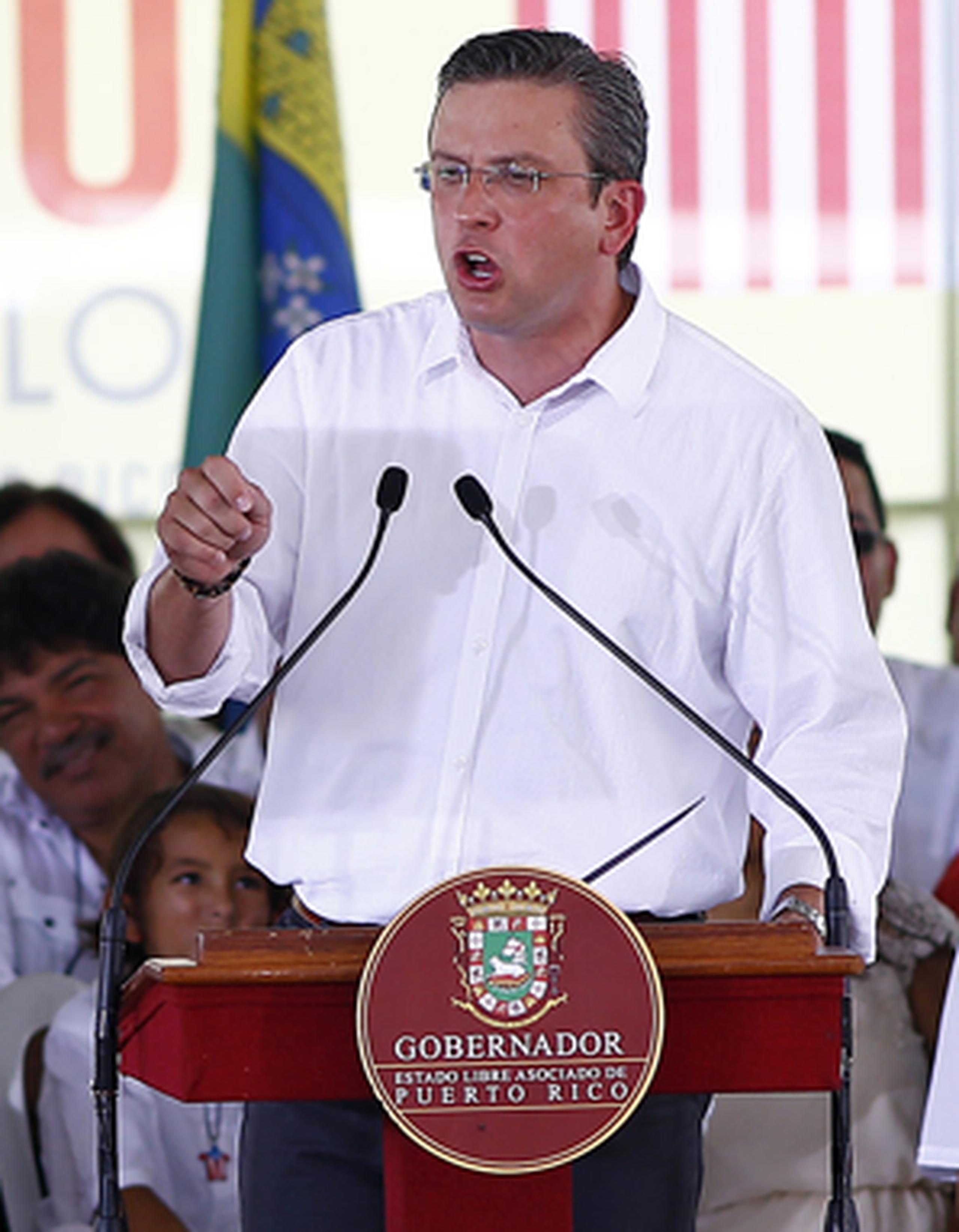 El gobernador Alejandro García Padilla ofreció un discurso durante la celebración del aniversario del ELA. (jose.madera@gfrmedia.com)