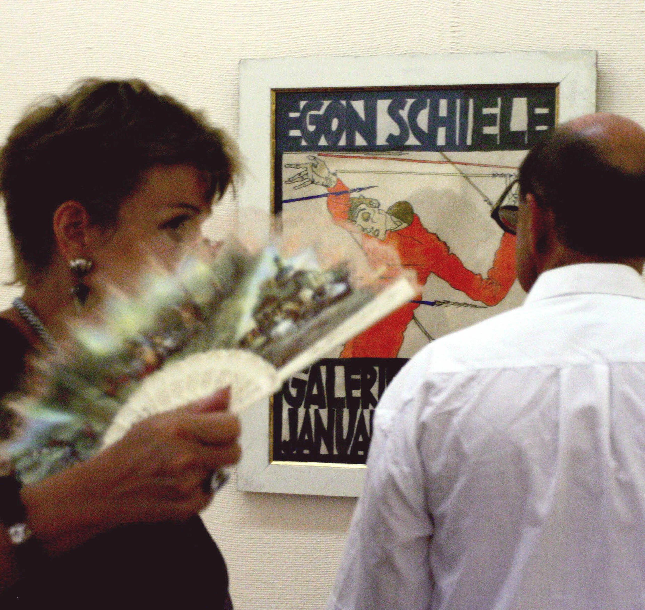 Foto de archivo (26/07/05) de una exposición en Palma de Mallorca (España) de obras del pintor expresionista austríaco Egon Schielle. EFE/Montserrat T Diez
