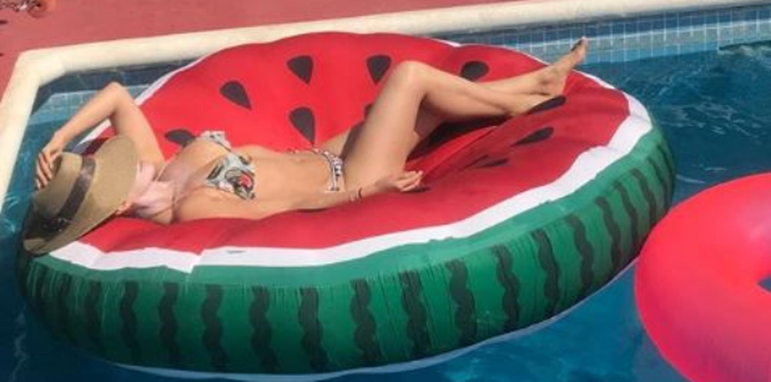 A principios de abril compartió una fotografía de cómo disfrutaba un domingo en bikini. (Instagram)