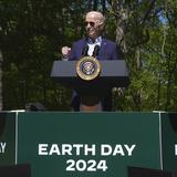 Biden anuncia subvenciones para proyectos solares en el Día de la Tierra
