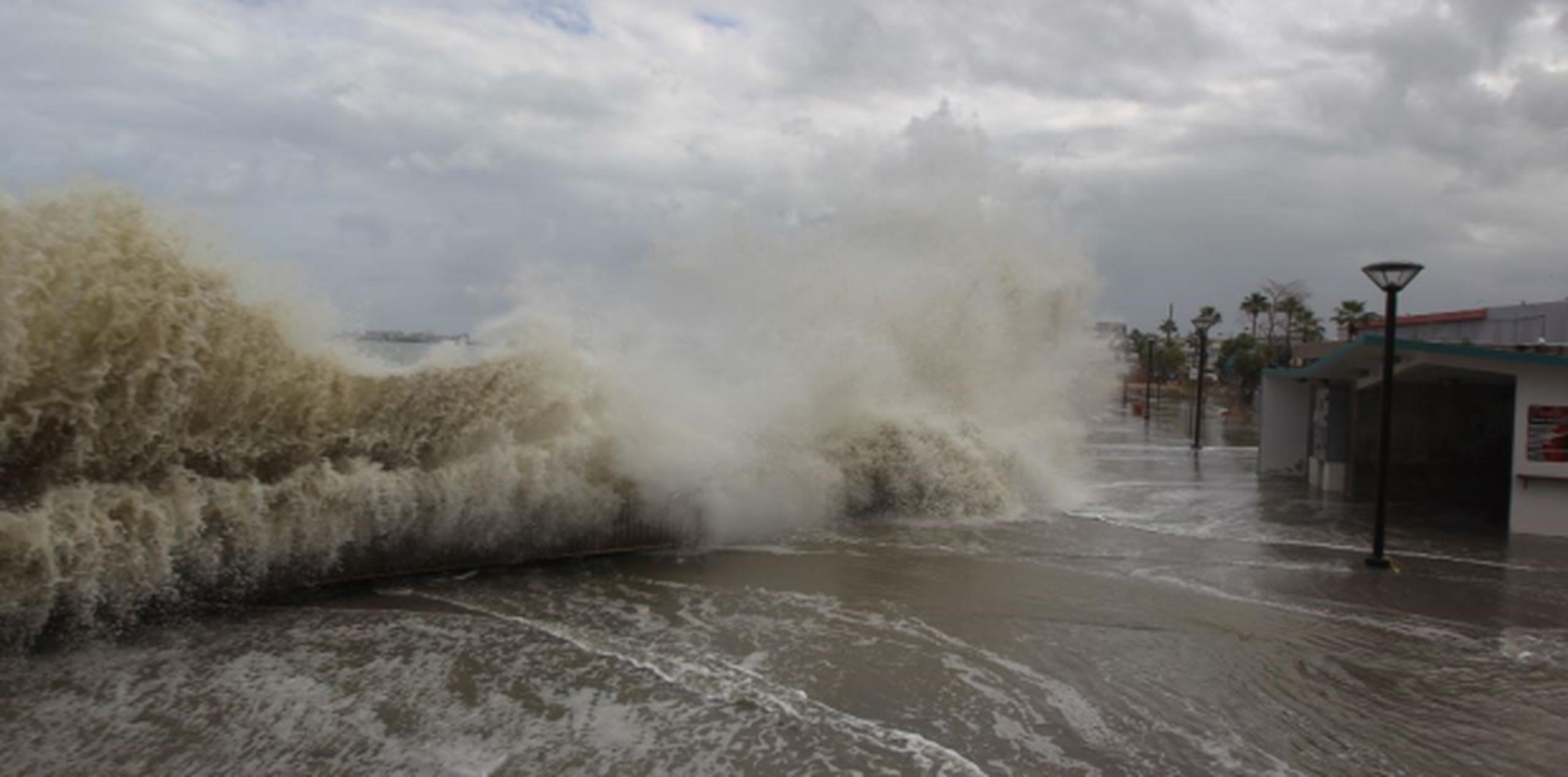 Según había anticipado el Servicio Nacional de Meteorología, se espera que las marejadas continúen por lo menos hasta mañana miércoles. (alex.figueroa@gfrmedia.com)