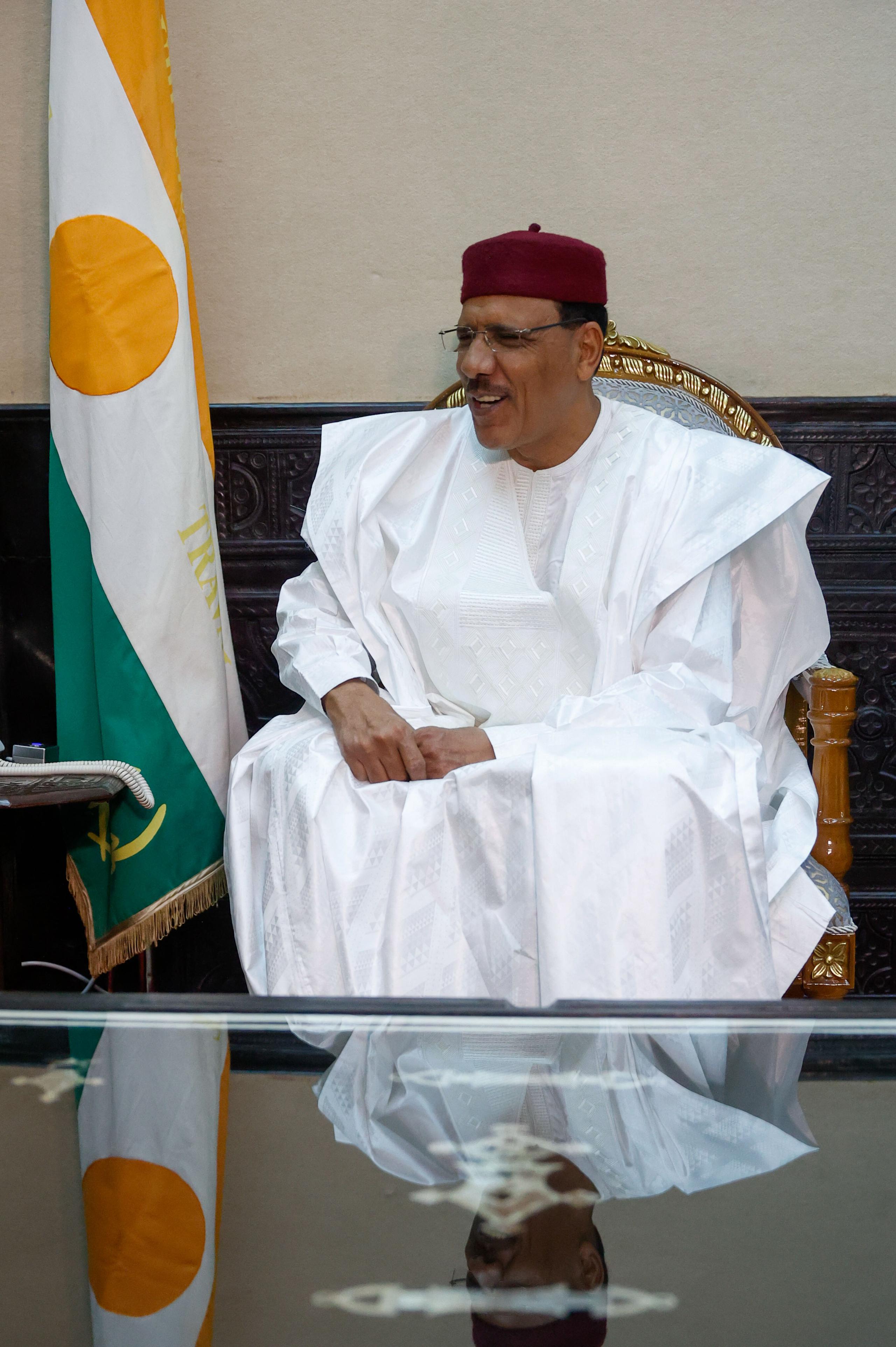 El presidente de Níger, Mohamed Bazoum, cuyo derrocamiento abre a los mercenarios rusos del Grupo Wagner la posibilidad de ampliar su presencia en el  Sahel. (EFE/ Mariscal)