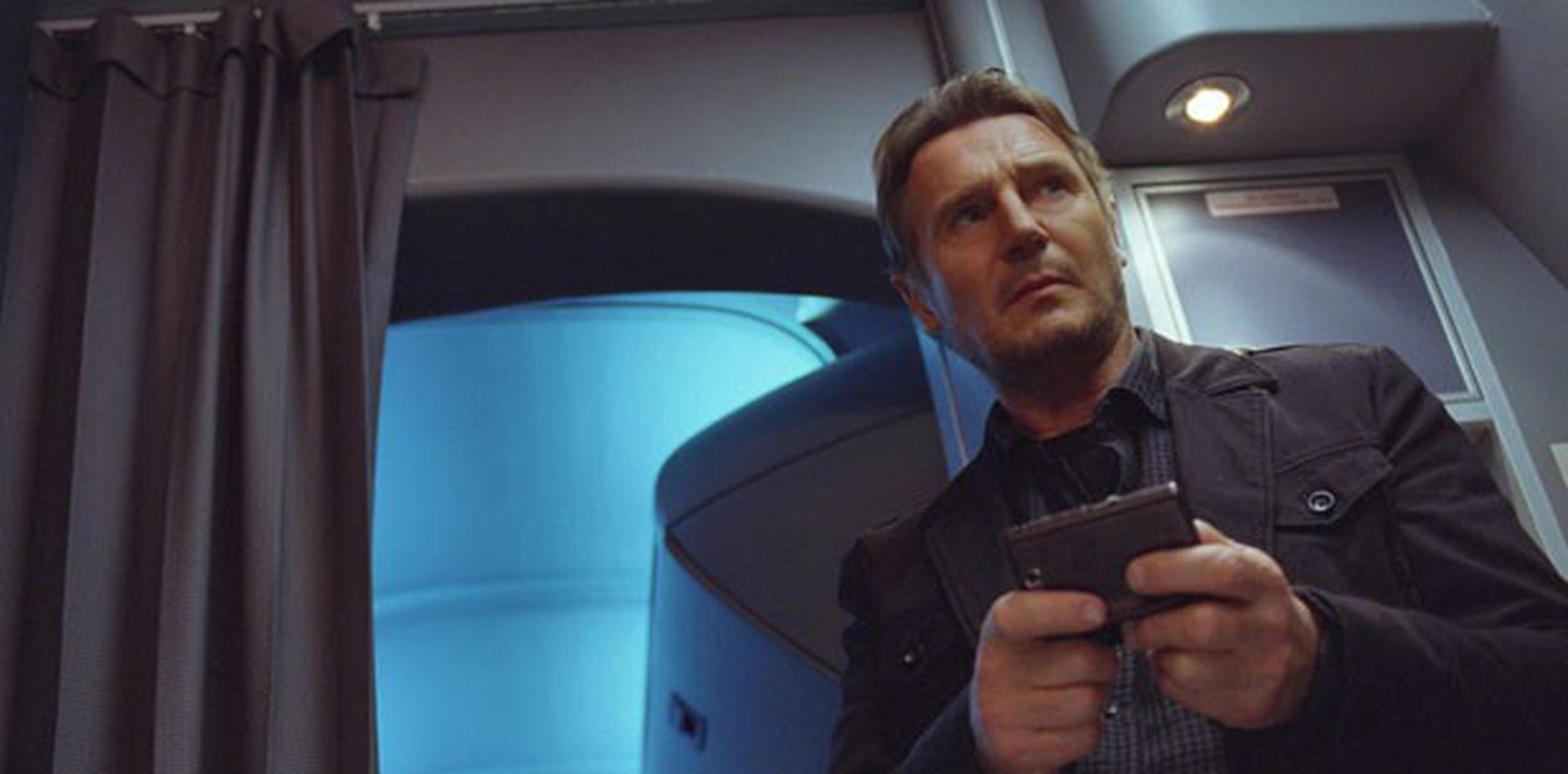 Liam Neeson en una de las escenas del filme "Non-Stop". (AP) 
