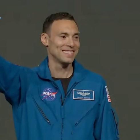 Celebración boricua: astronauta Marcos Berríos se gradúa de la NASA