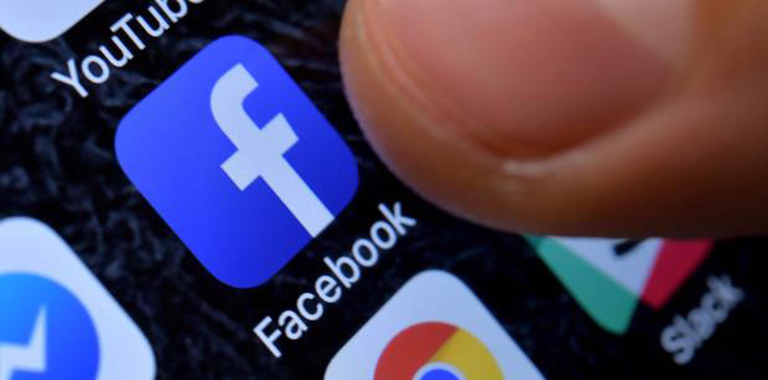 Facebook dijo que notificará a los usuarios de la app que se hizo mal uso de sus datos. (EFE / Sascha Steinbach)