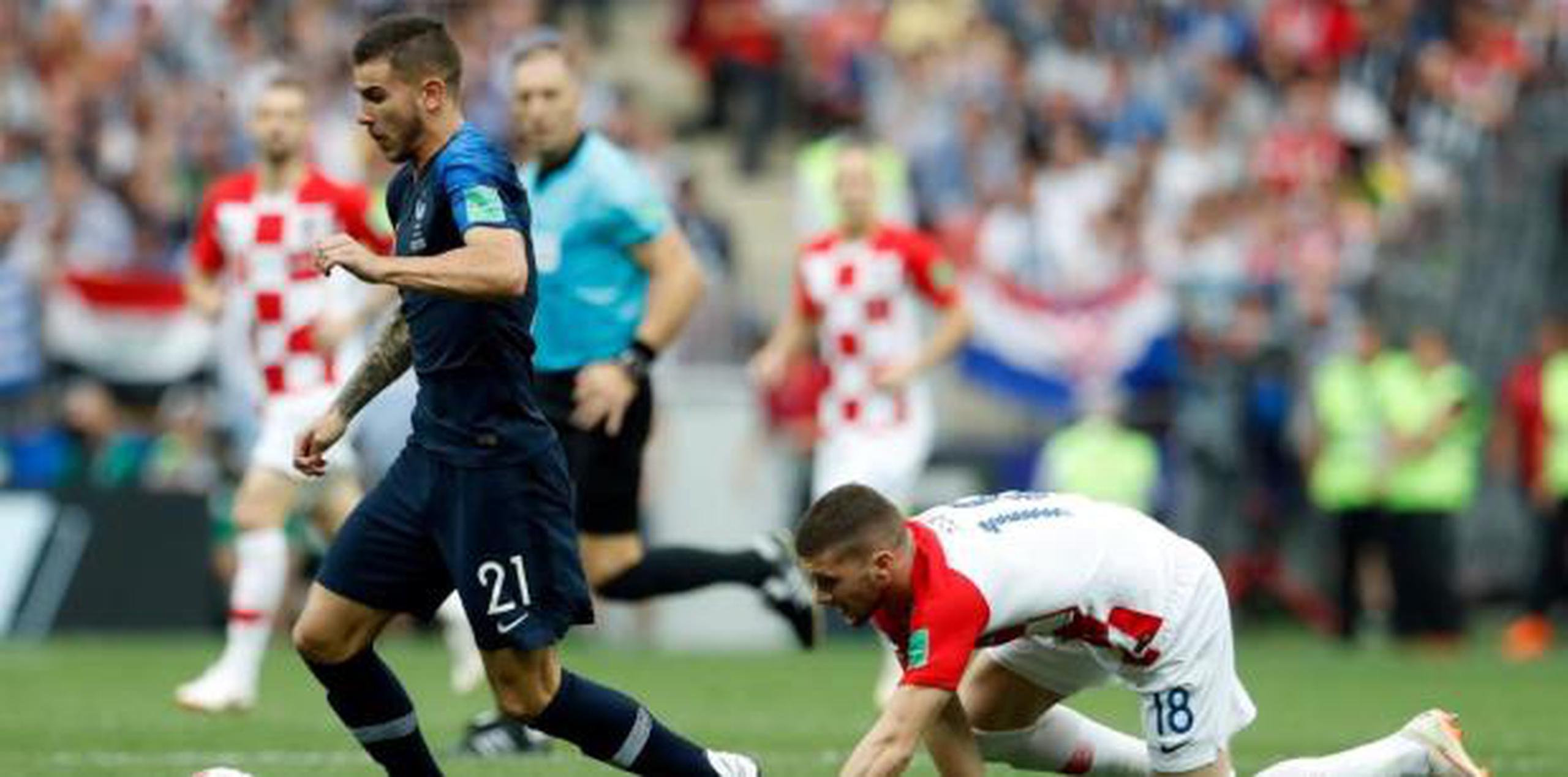 Tanto franceses como croatas mantuvieron el esquema 4-2-3-1 que emplearon durante sus victorias en las semifinales. (AP)