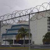 Cae abogado que llevaba celulares a presos en la cárcel federal de Guaynabo