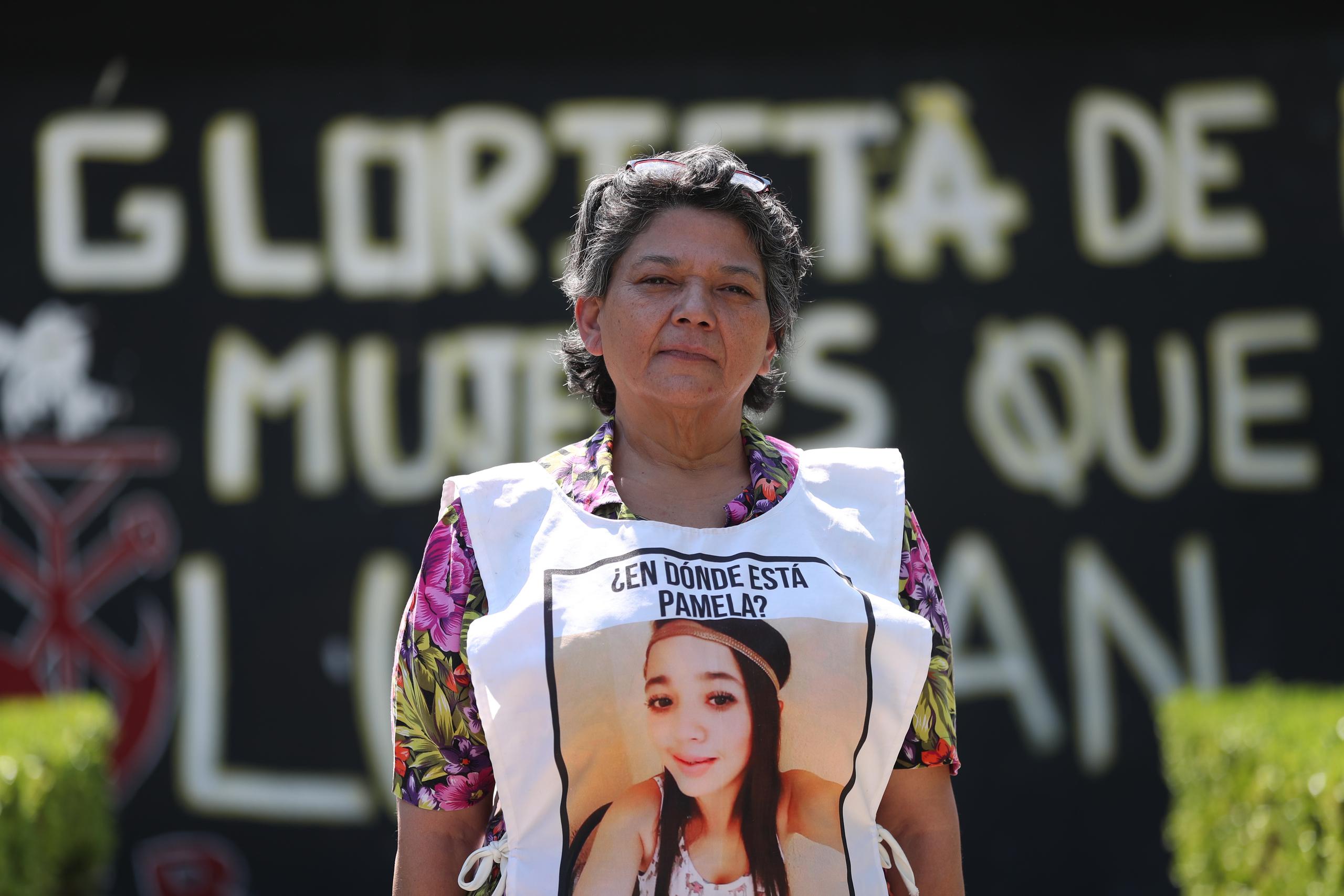 La señora María del Carmen Volante mamá de Pamela Gallardo, desaparecida en 2017, posa durante una entrevista con Efe el 4 de marzo de 2022 en Ciudad de México (México). EFE/Sáshenka Gutiérrez
