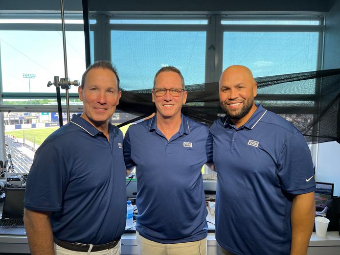 James Flaherty, David Cone y Carlos Beltrán formaron parte de la transmisión del juego de los Yankees hoy en el YES Network. (@yesnetwork)
