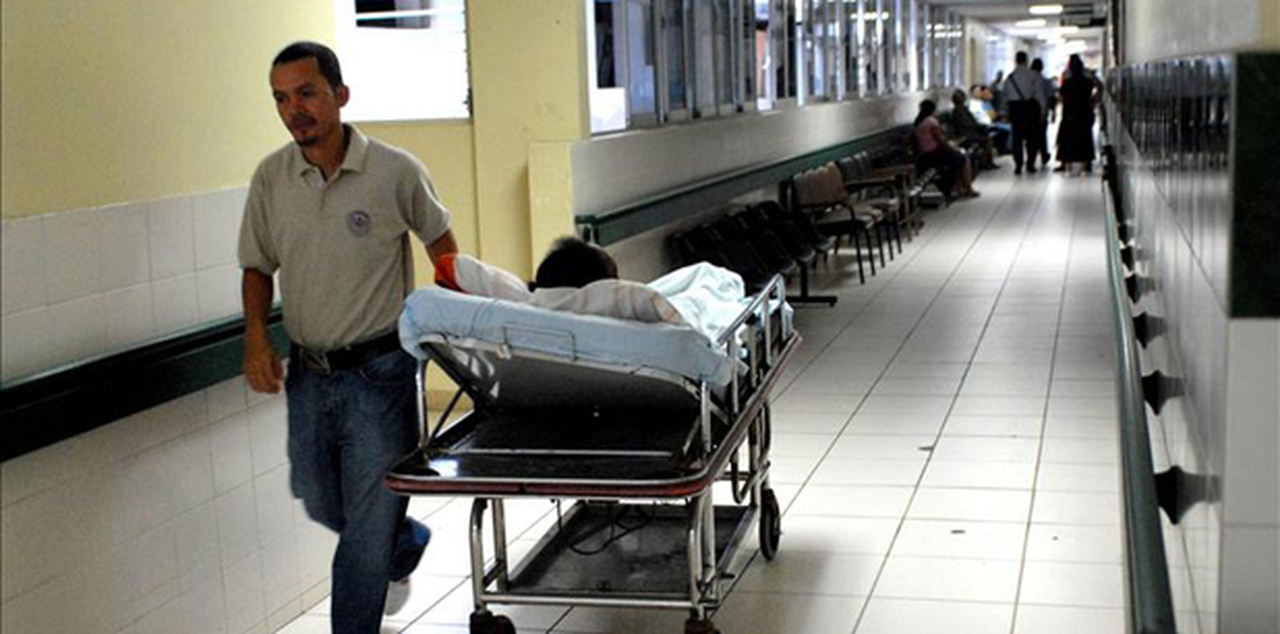 A pesar de sus carencias, el sistema público absorbe el 90 por ciento de las urgencias médicas del país y sufre también el mayor impacto de la violencia. (EFE)