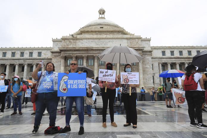 Manifestantes en contra del aborto se expresaron el sábado pasado en el Capitolio de Puerto Rico.