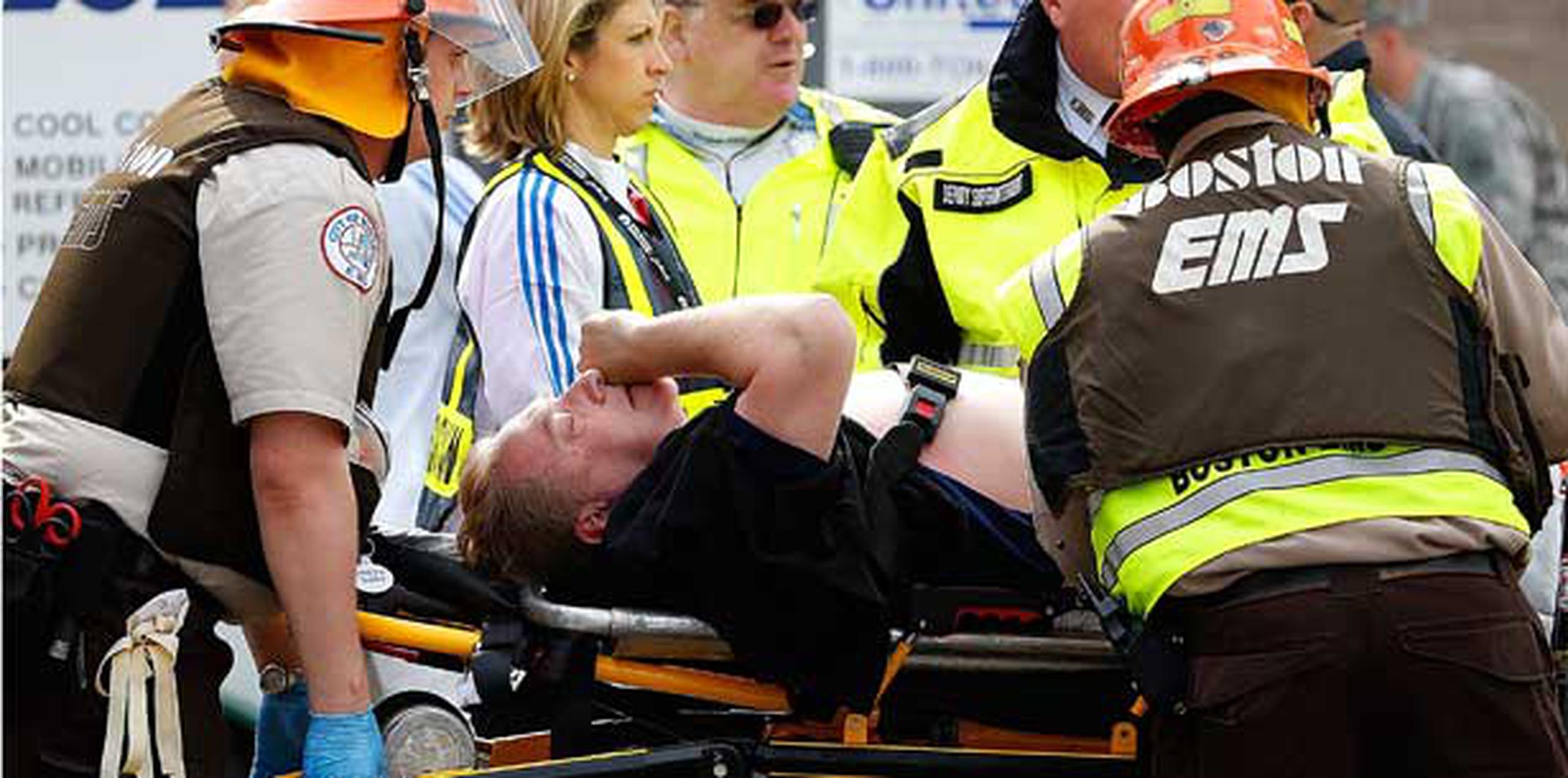 Más de 20 personas resultaron heridas por las bombas. (Jim Rogash/Getty Images/AFP)
