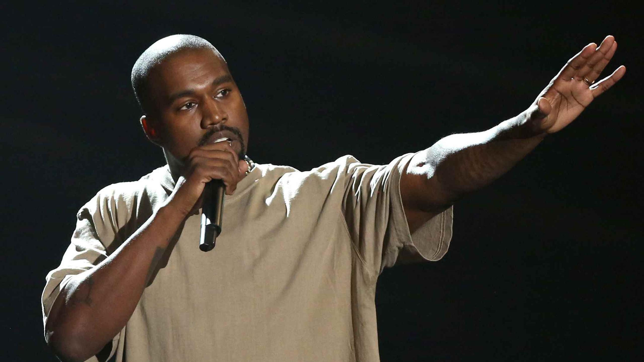 Kanye West acaparó el año pasado toda la atención con un discurso de más de 10 minutos en el que anunció que se presentará a presidente de Estados Unidos en 2020. (Matt Sayles/Invision/AP)
