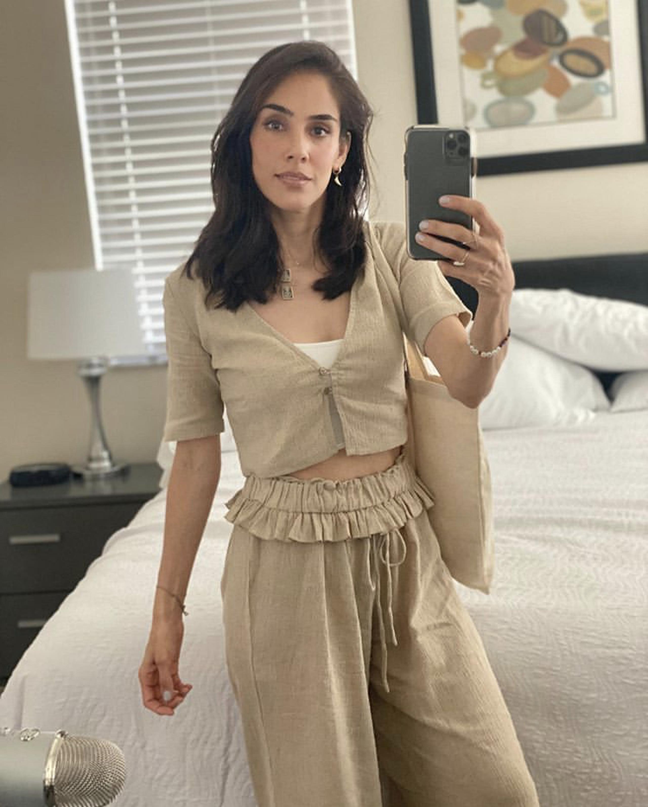 La actriz mexicana presenta síntomas leves, según compartió en su Instagram.