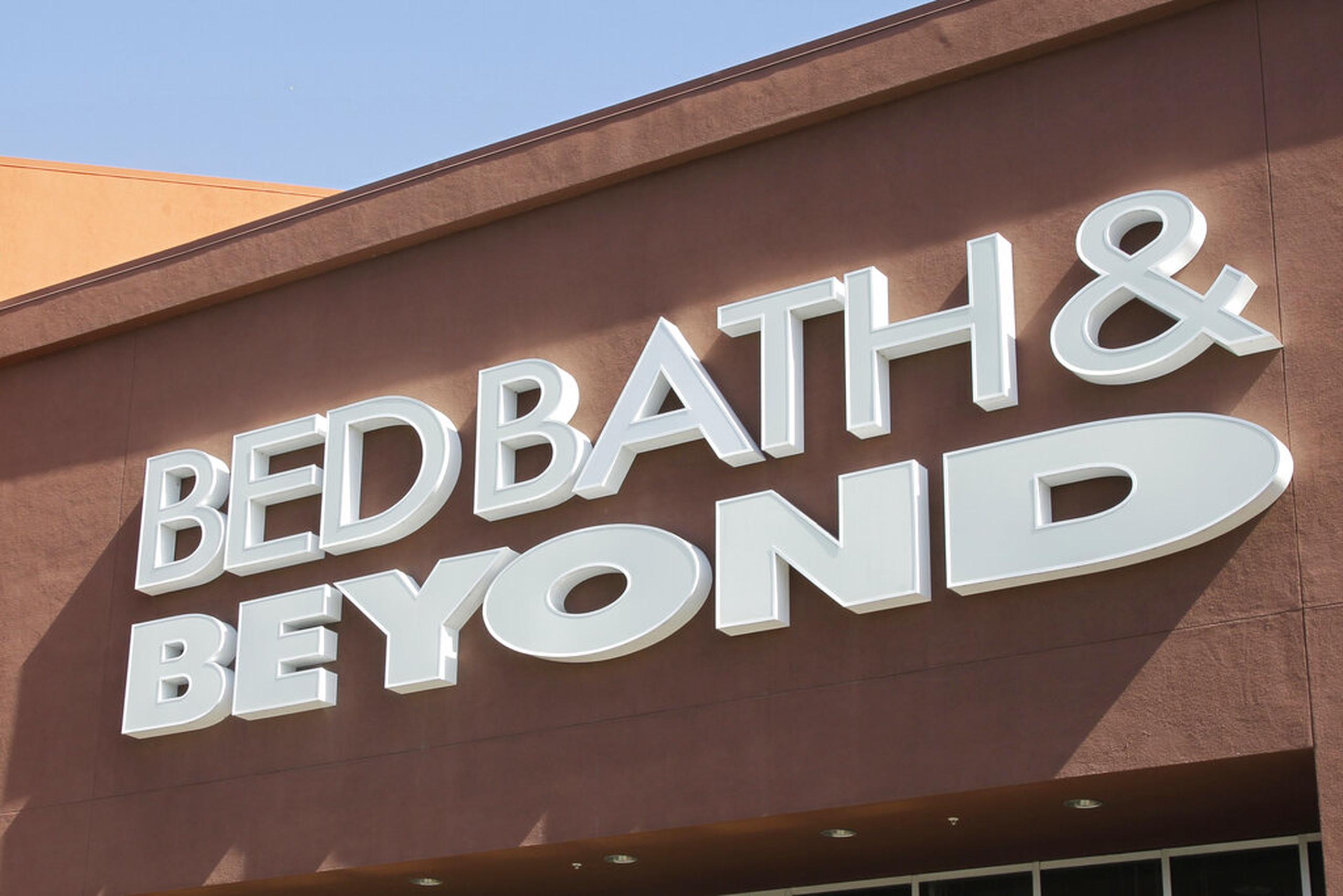 Bed Bath & Beyond planea reducir rápidamente sus gastos con una reducción de aproximadamente un 20% de su plantilla, que en 2020 era de unos 55,000 empleados.