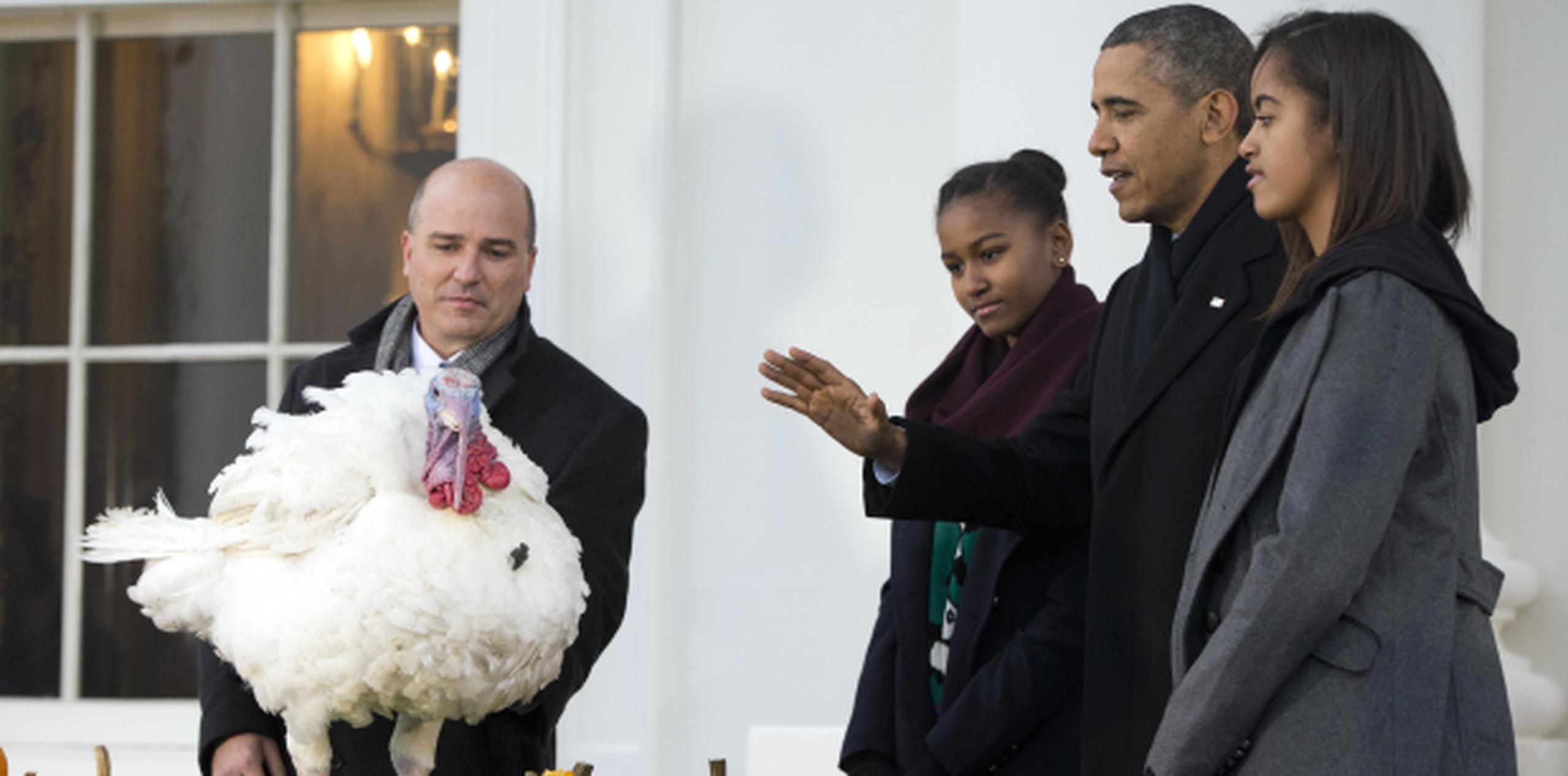 La victoria de Popcorn, dijo Obama, demuestra que "incluso un pavo con un nombre raro puede encontrar un lugar en la política".  (AP/Evan Vucci)