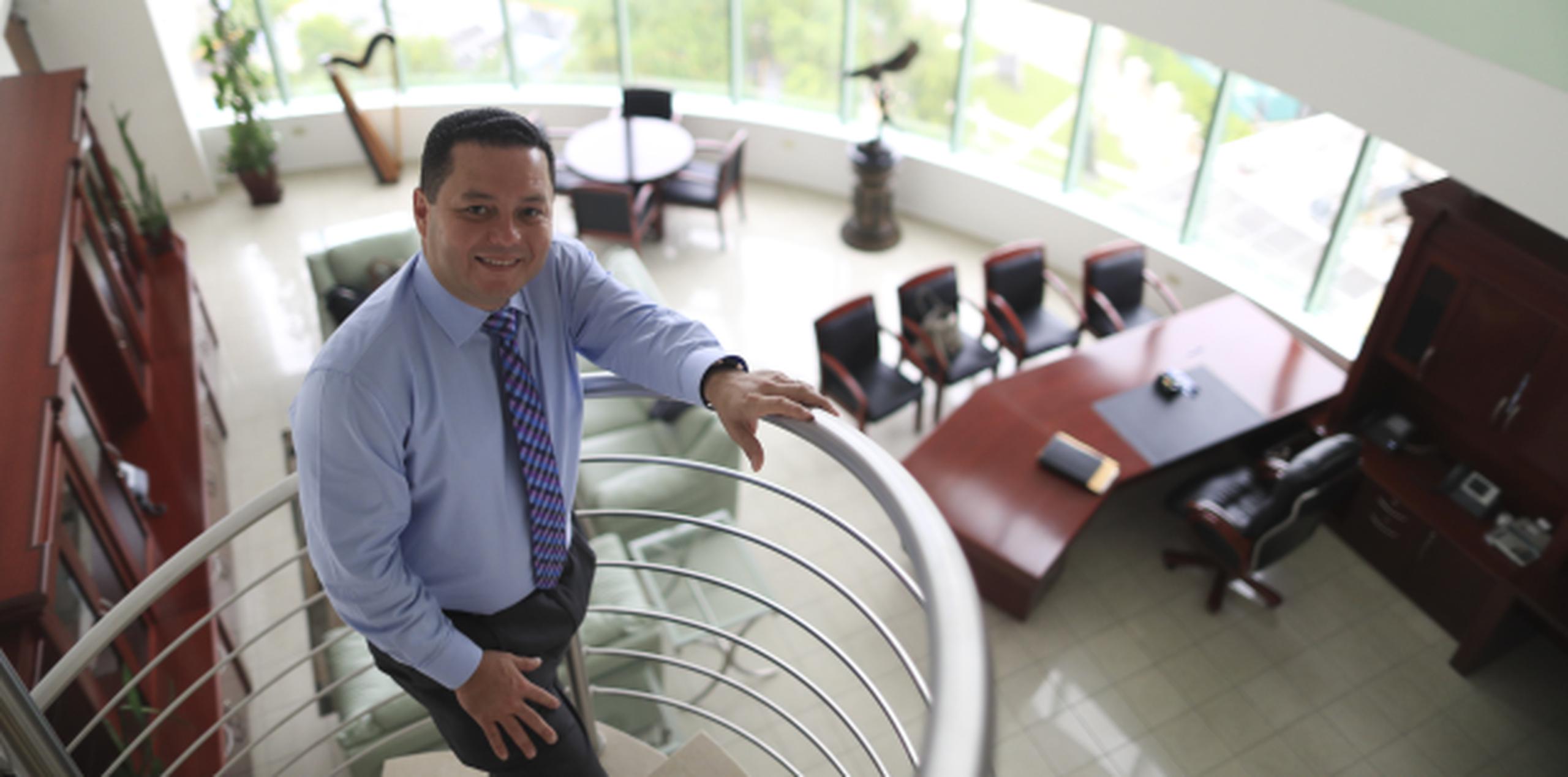 Entre pintura y deudas Ángel Pérez Primera Hora