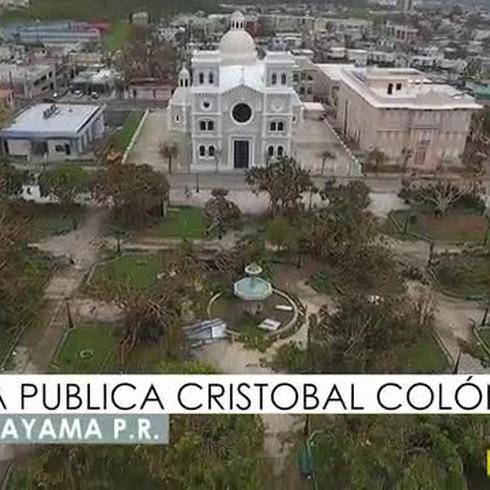 Vista aérea de la plaza pública de Guayama tras el azote de María