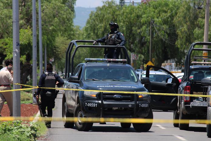 El gobierno activó un operativo en diferentes barrios de Ciudad Juárez del que participan agentes de las policías estatal y municipal, la Guardia Nacional y el ejército, informó la Mesa de Seguridad de Chihuahua.