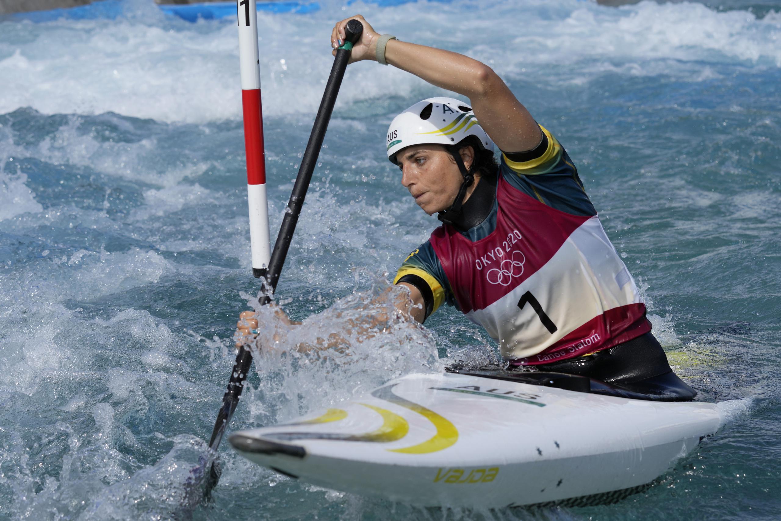 Jessica Fox ganó una medalla de bronce en el slalom de kayak femenino y el oro en el slalom de canoa.