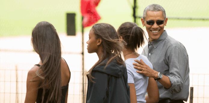 La salida de fin de semana en Nueva York fue idea de Obama, quien suele lamentar que sus hijas, a medida que crecen, tienen menos interés en pasar tiempo con él. (AP)
