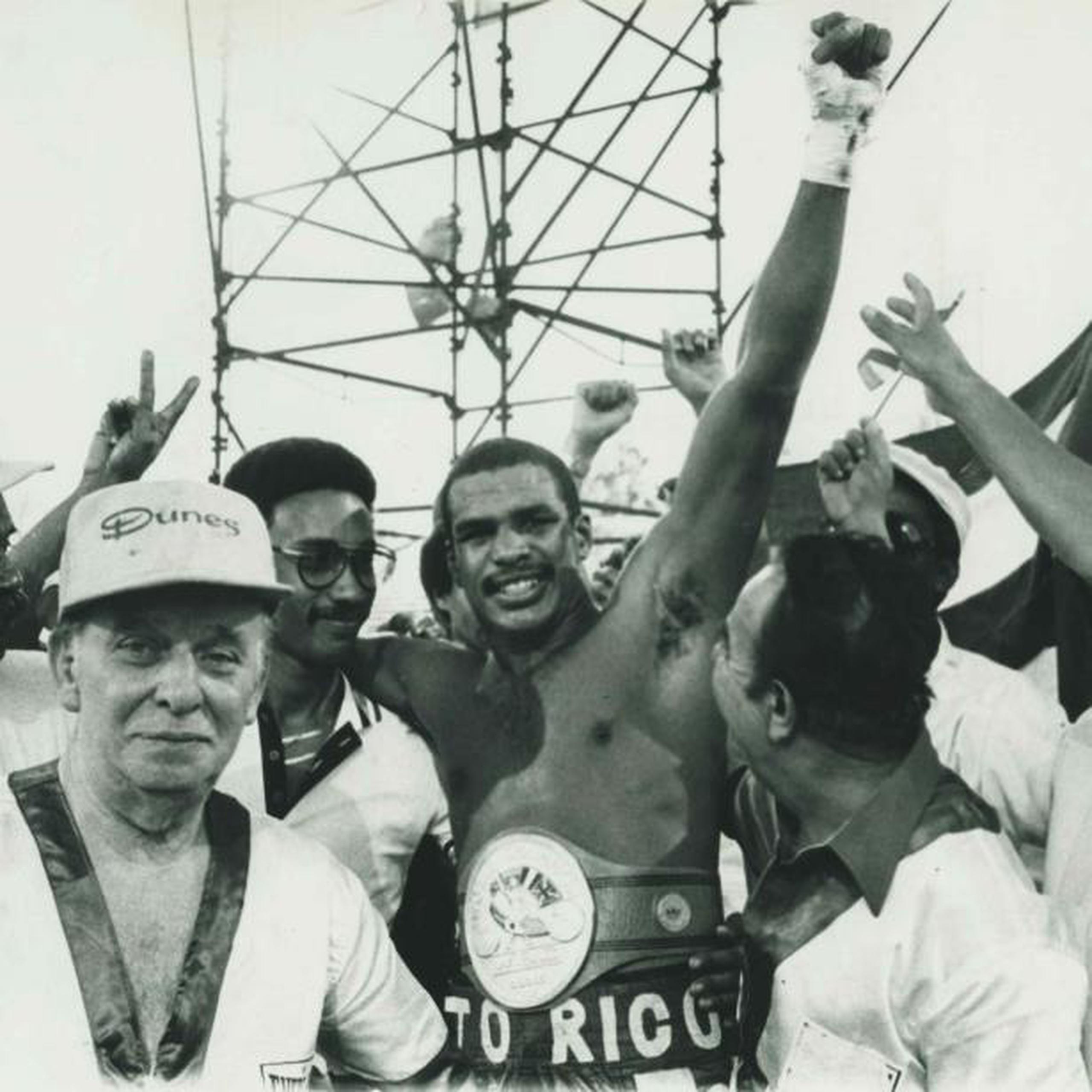 Carlos ‘Sugar’ de León fue campeón crucero de Consejo Mundial de Boxeo (CMB). Durante su carrera, enfrentó figuras como Leon Spinks y Evander Holyfield, entre otros.. (Archivo)