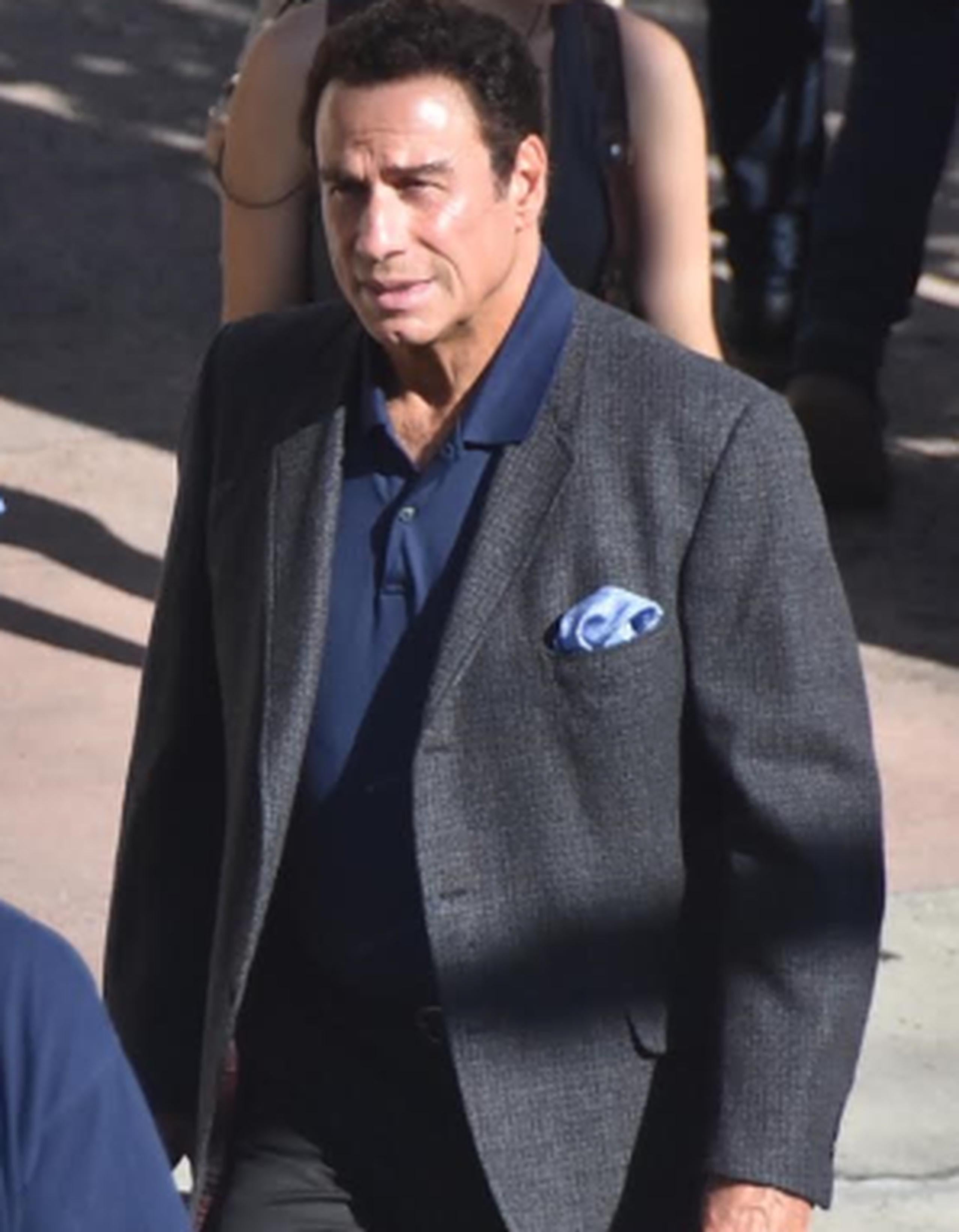 El actor John Travolta como “Don Aronow”,  filmando escenas de la película “Cigarette: Speed. Money. Murder.” en el restaurate La Casona, en Santurce. (Para Primera Hora/Alfredo Rolón)
