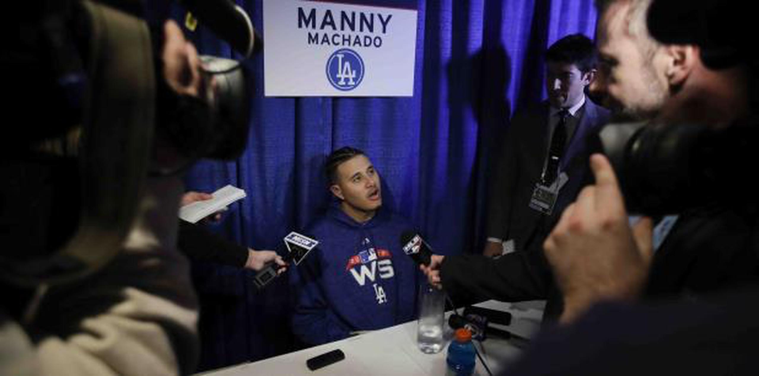 El dominicano Manny Machado fue el jugador de los Dodgers más requerido por la prensa en Boston antes del inicio de la Serie Mundial. (AP / Charles Krupa)