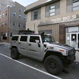 Arrestan hombres armados cerca de centro de escrutinio en Filadelfia